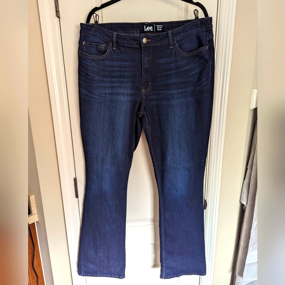 Lee Regular Mid-Rise Bootcut Jean